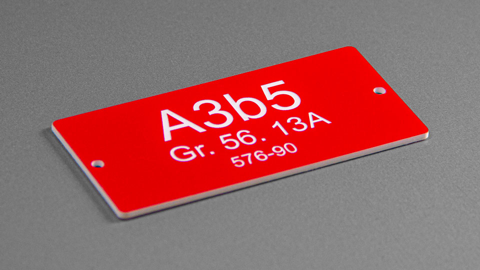 Gravierte Kunststoffschilder, verschiedene Farben und Formate